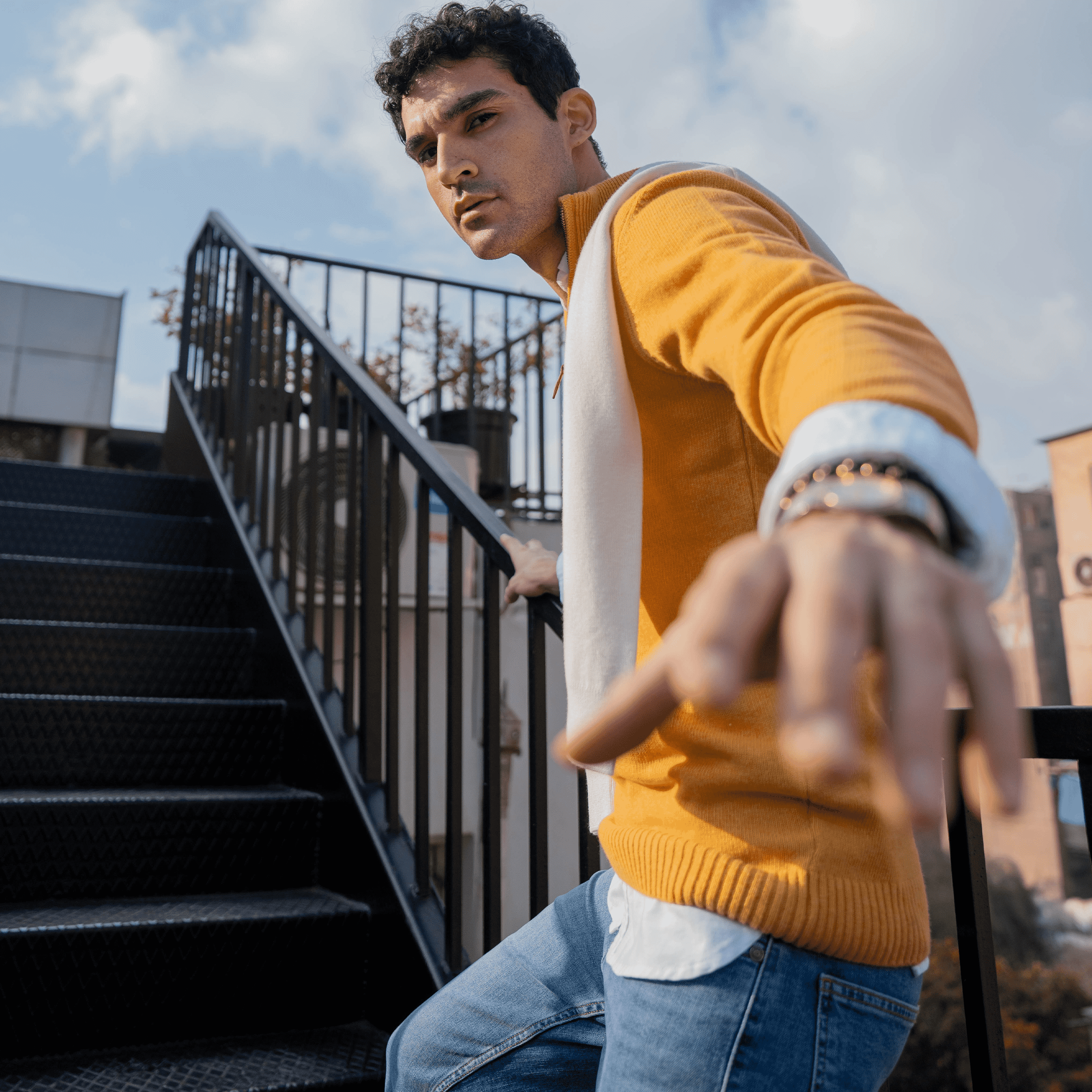 بلوفر اصفر برقبة عالية (MPLFSH-26) Secondary image