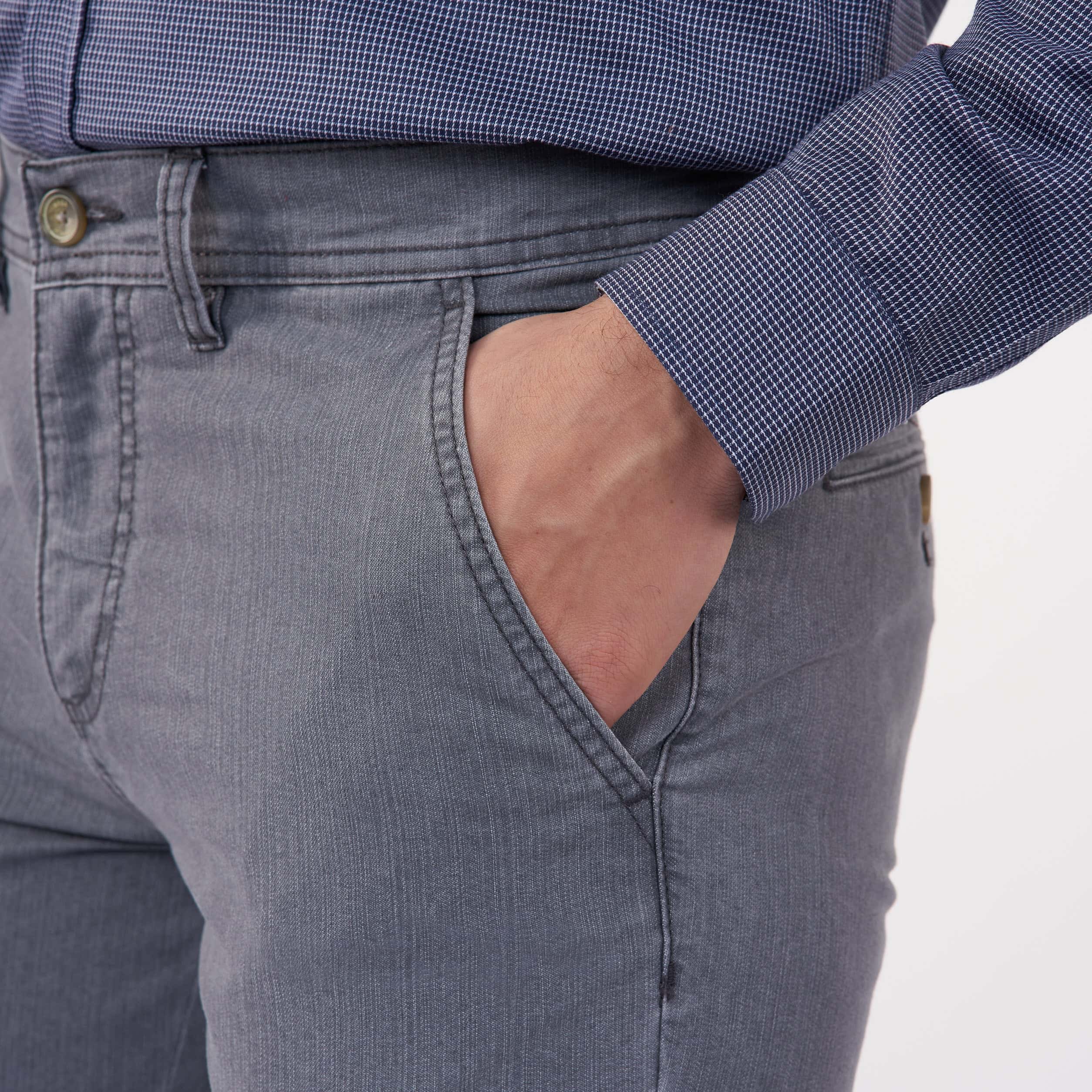 بنطلون جينز رمادي فاتح Secondary image