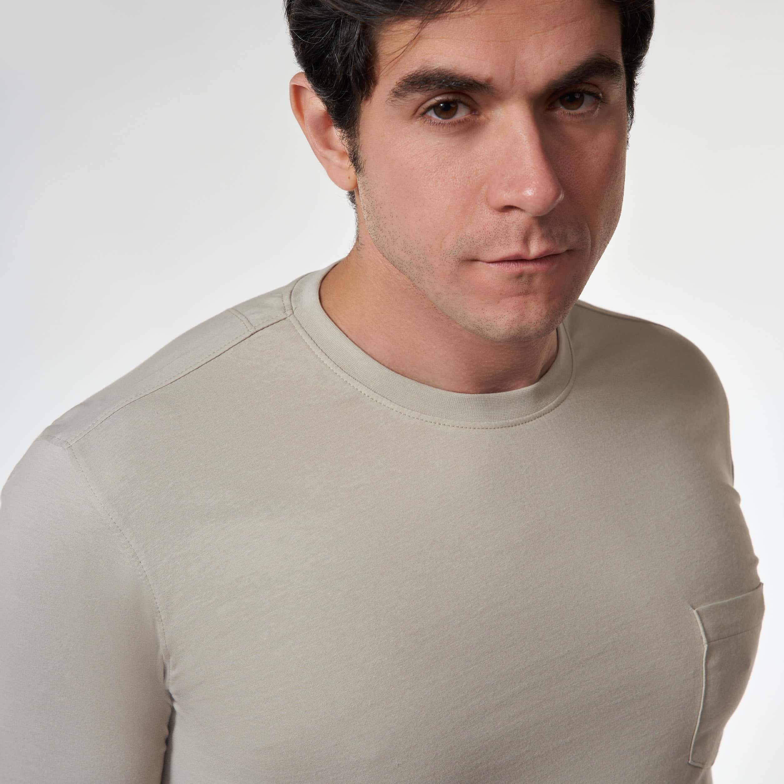 Round T-shirt(42) Secondary image